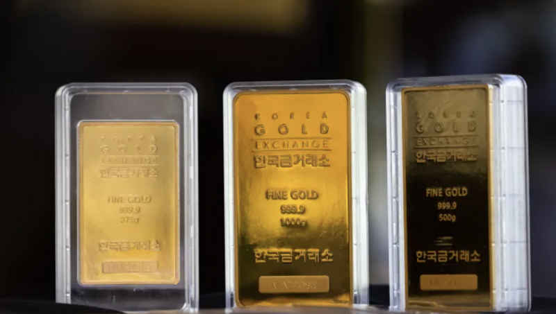 Giá vàng thế giới bật tăng mạnh, trong nước nhảy 200.000 đồng/lượng